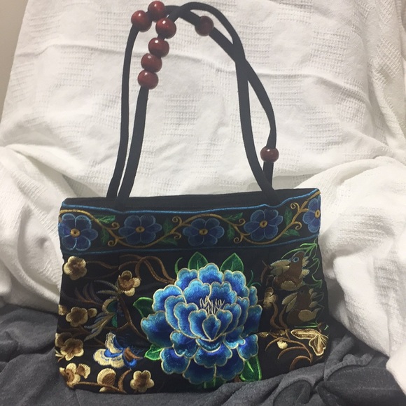 Farah Jewelry Handbags - 🌈 Gorgeous Handbag🌀Offers Welcome